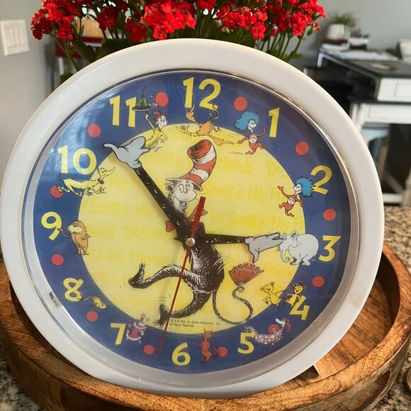 Lot of DR. SEUSS 10" Wall Clock Cookbook 8 Window Clings Teacher Classroom - Picture 3 of 14